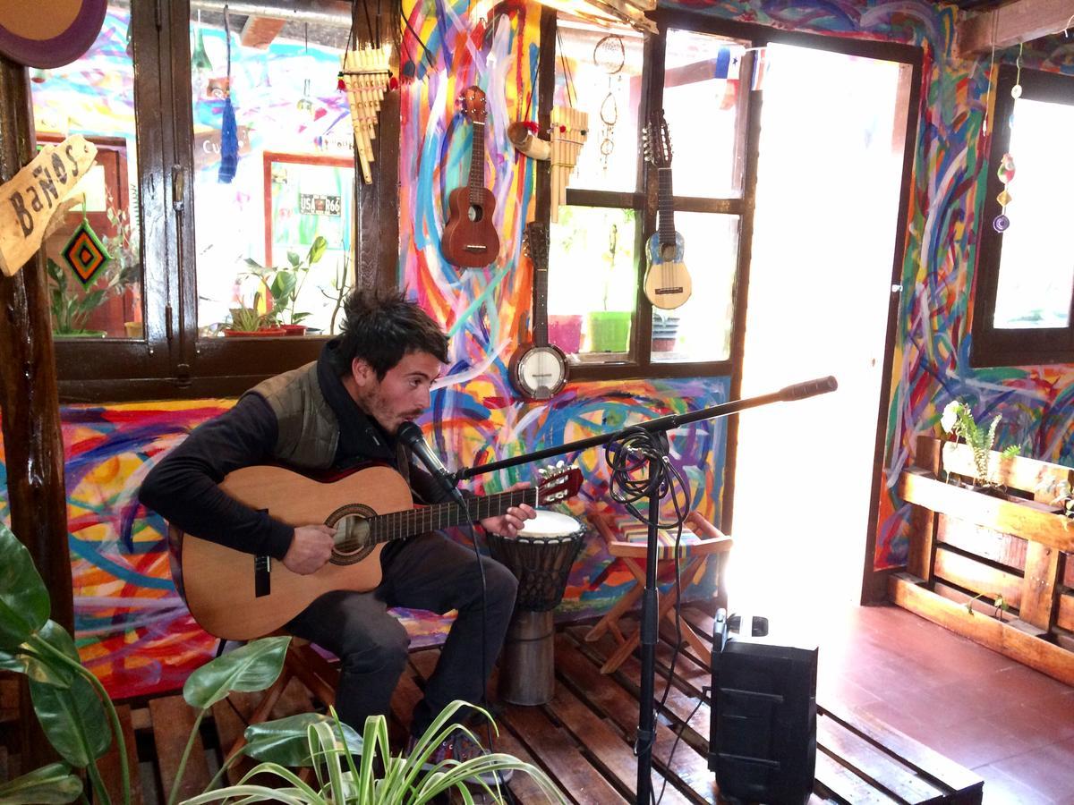 La Puerta Verde Hostel & Bar Умауака Екстериор снимка