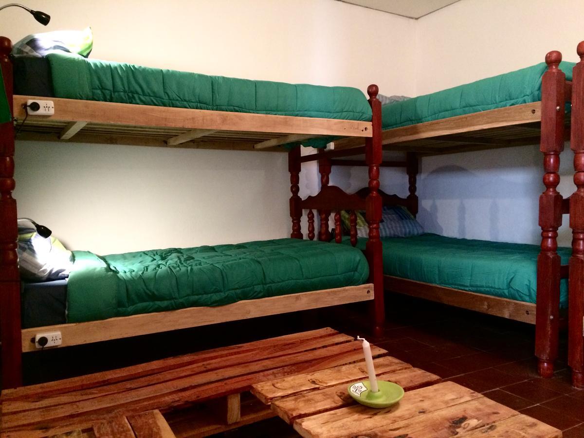 La Puerta Verde Hostel & Bar Умауака Екстериор снимка