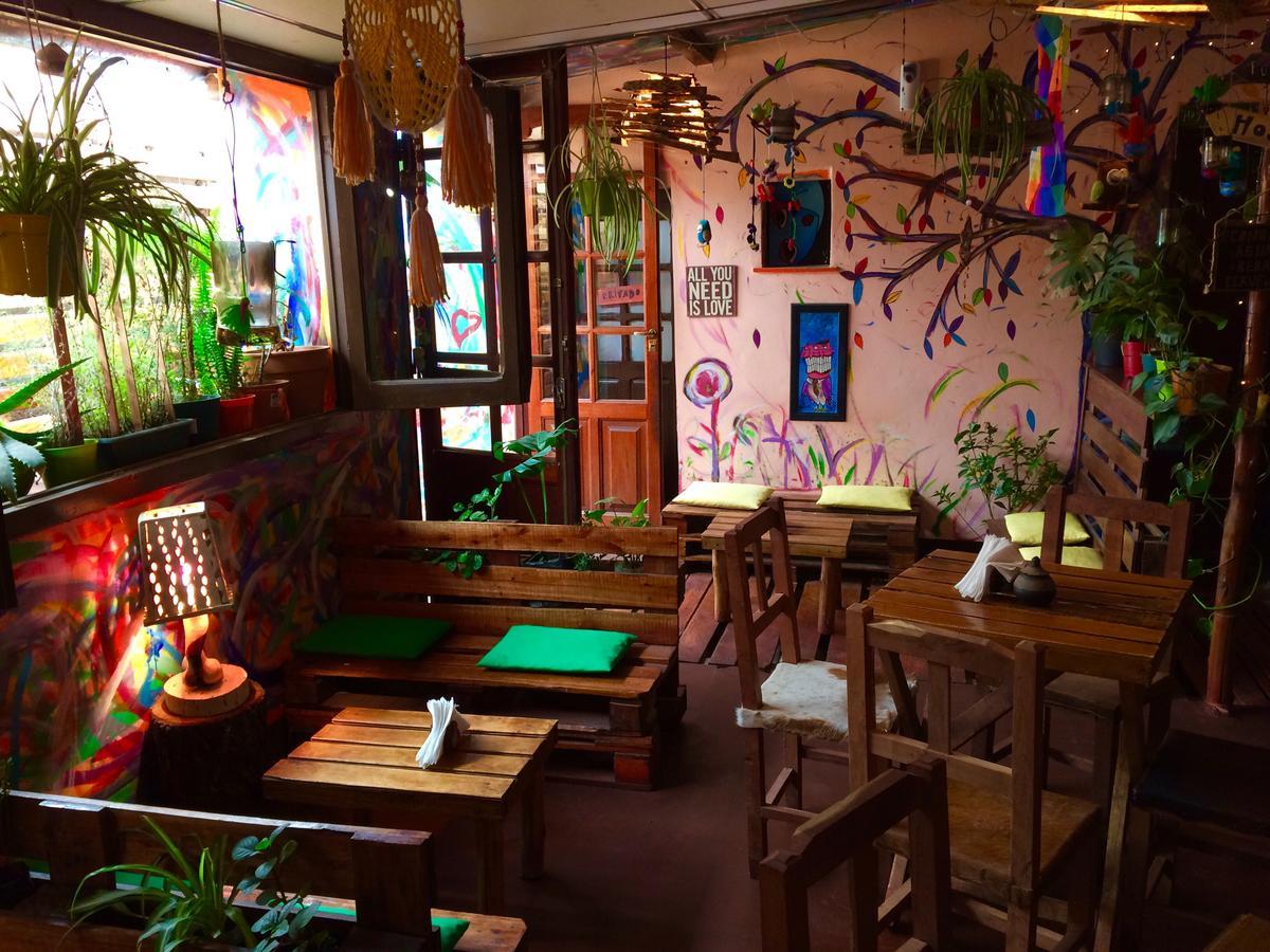 La Puerta Verde Hostel & Bar Умауака Екстериор снимка
