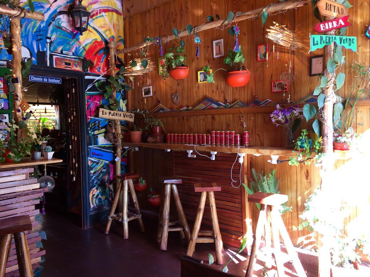 La Puerta Verde Hostel & Bar Умауака Екстериор снимка