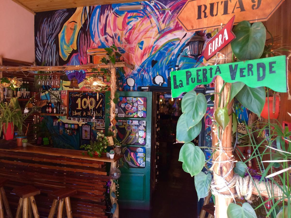 La Puerta Verde Hostel & Bar Умауака Екстериор снимка